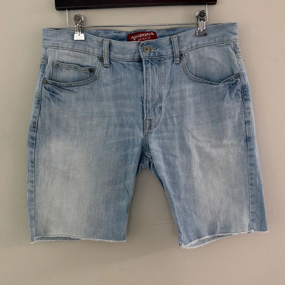 Arizona Jean Co Men Sz 34 Flex Short Light Wash Denim Cut Off Hem Blue